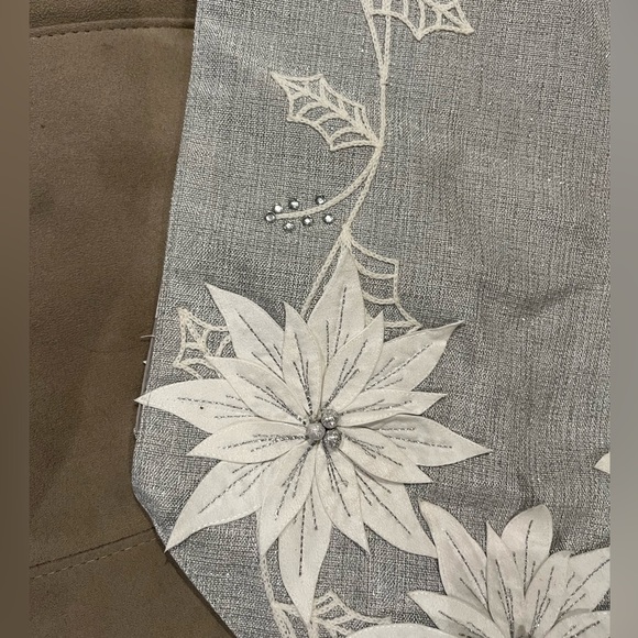 Winter themed table runner - Picture 5 of 5